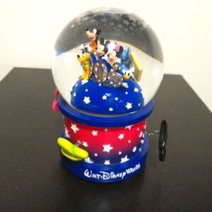 2006 Walt Disney Snow Globe